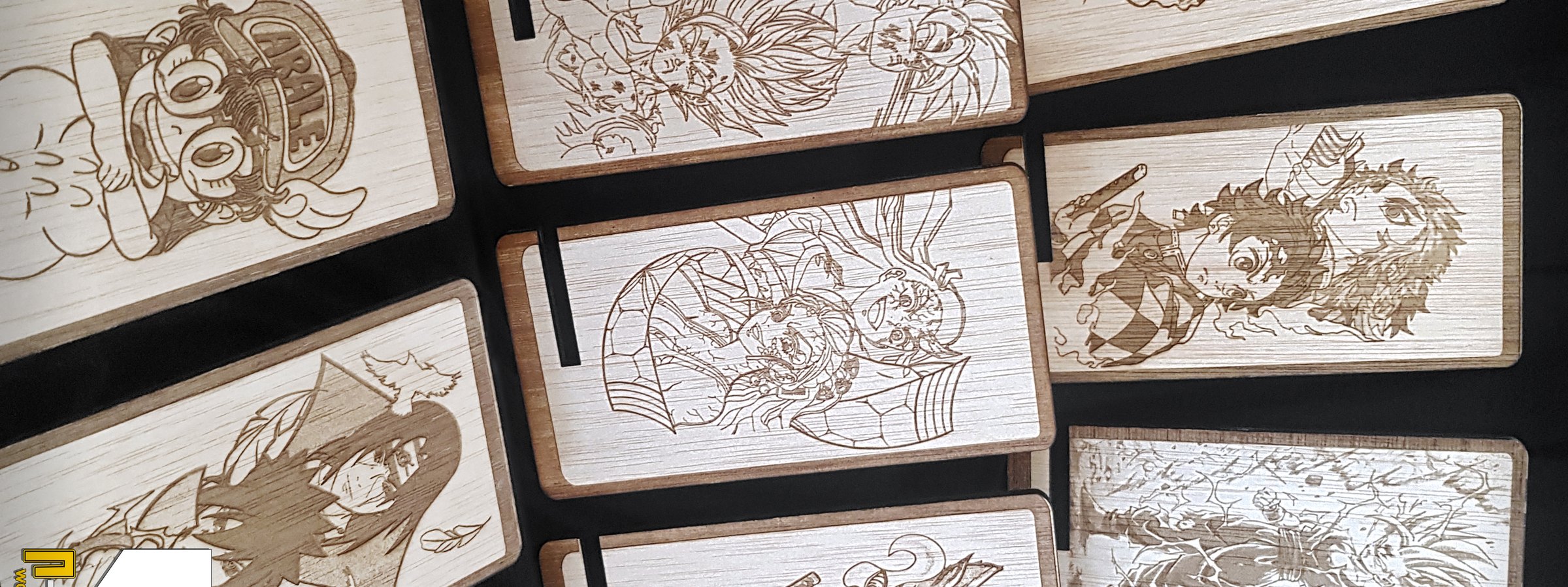 Piezas de madera grabadas a láser en el taller de N-Gon3D en Badalona