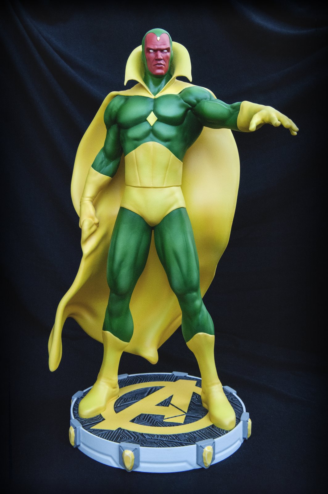 Figura personalizada impresa en 3D montada sobre peana