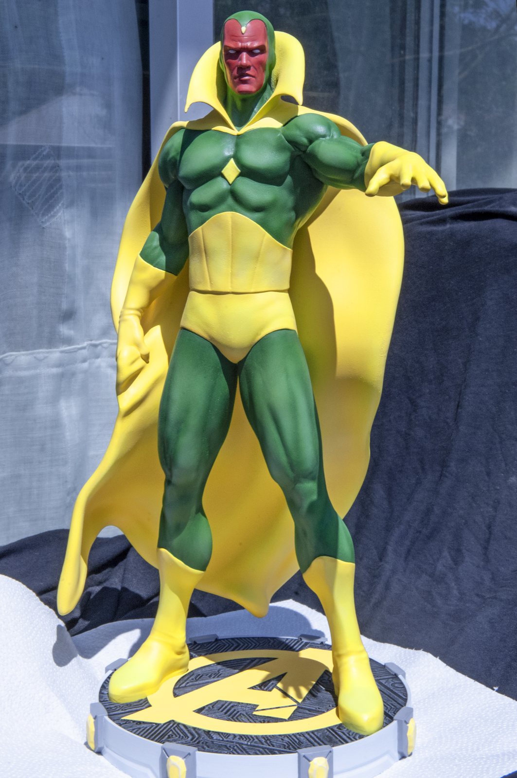 Figura de superheroe impresa en 3D y pintada a mano