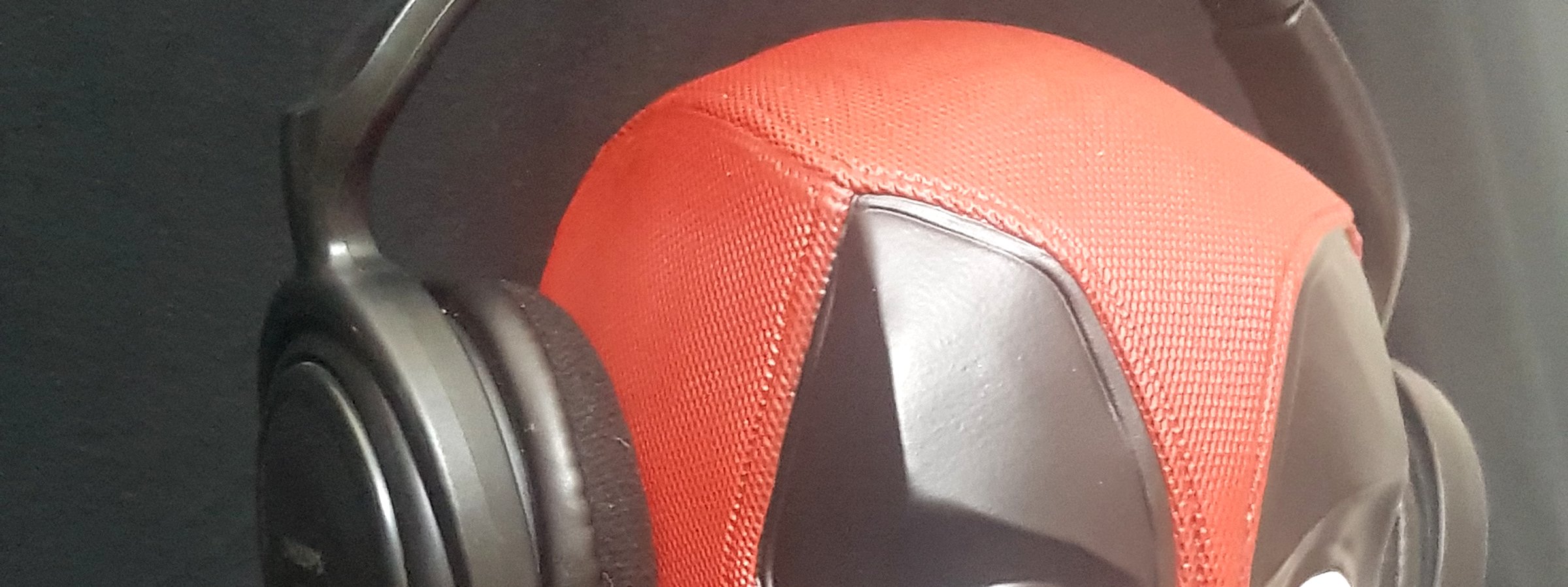 Mascara impresa en 3D con la textura del tejido reproducida capa a capa
