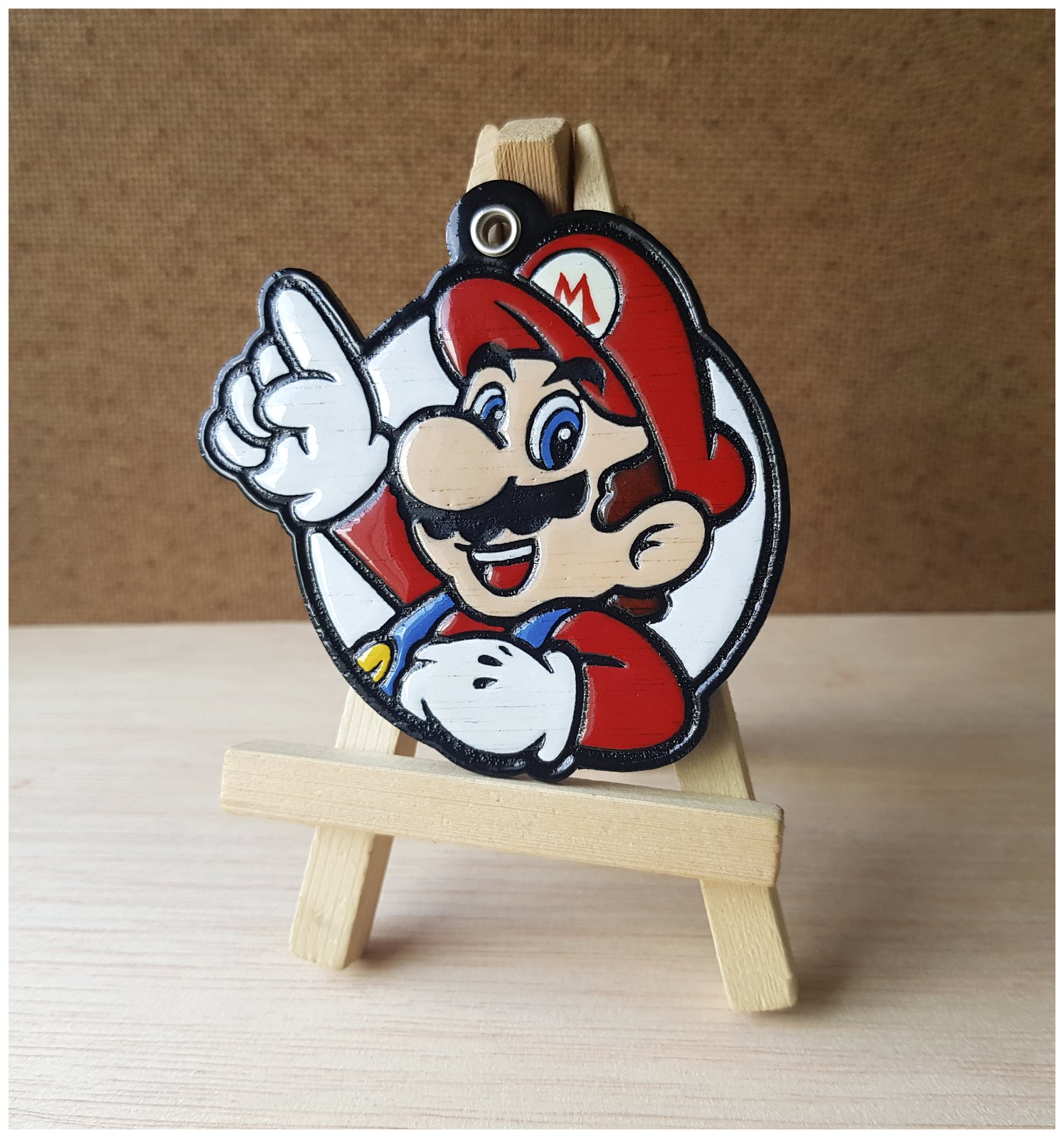 Llavero de madera cortado a láser y pintado a mano