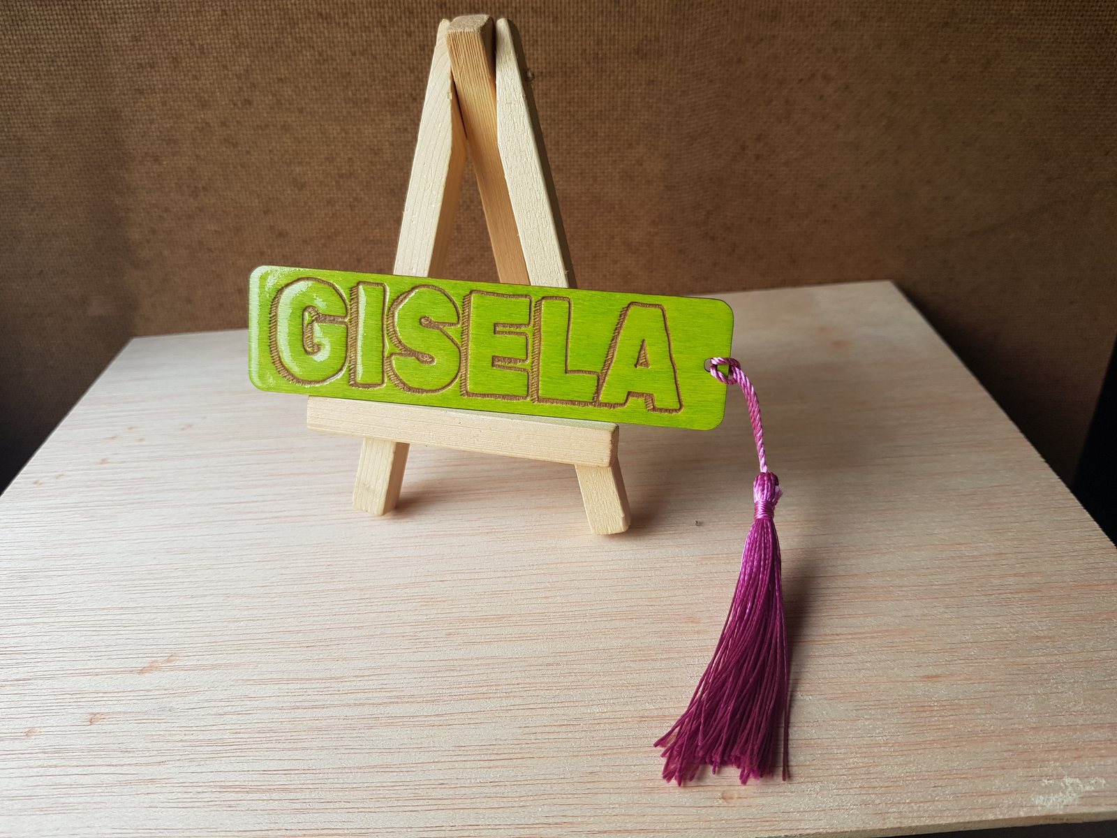 Llavero de madera con nombre personalizado grabado a láser