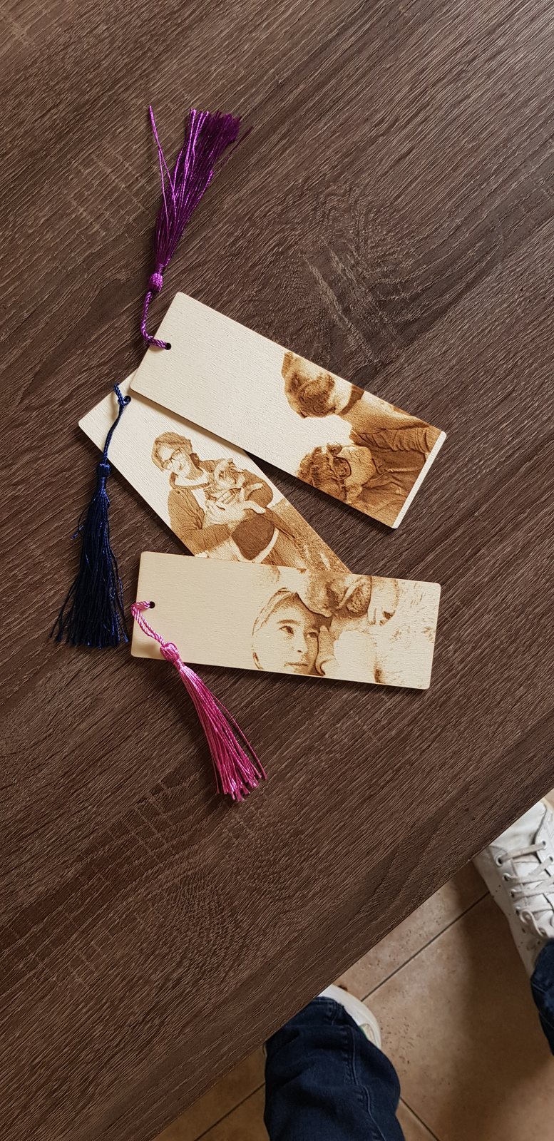 Punto de libro de madera personalizado con foto grabada